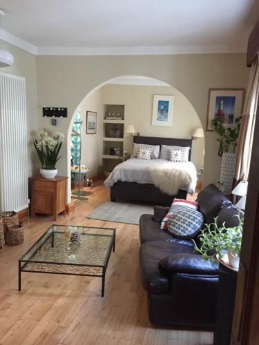 Hostal Sallyport Guest House