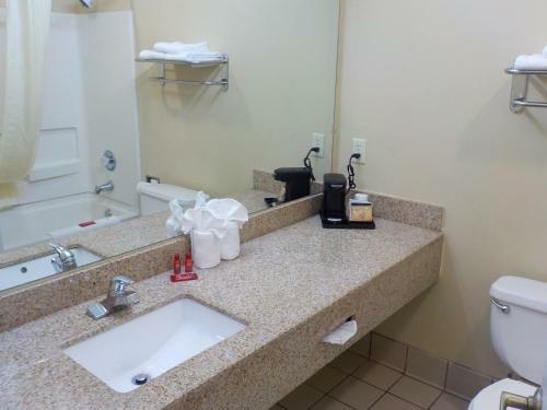 Hotel Centerstone Inn & Suites