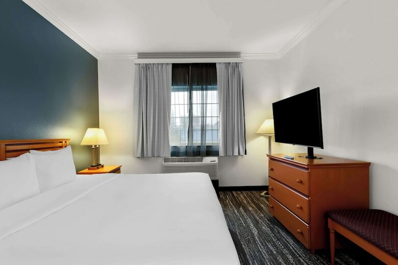 Hotel Clarion Suites Downtown Anchorage