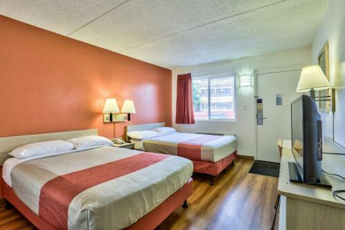 Motel 6 Flagstaff East - Lucky Lane