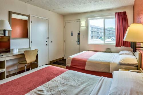 Motel 6 Flagstaff East - Lucky Lane