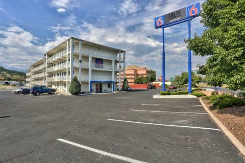 Motel 6 Flagstaff East - Lucky Lane
