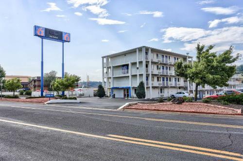 Motel 6 Flagstaff East - Lucky Lane