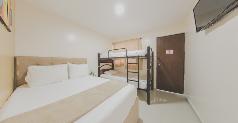 Azu�n Suites Hotel