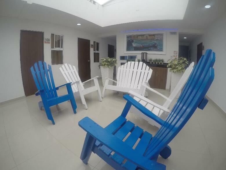 Azu�n Suites Hotel