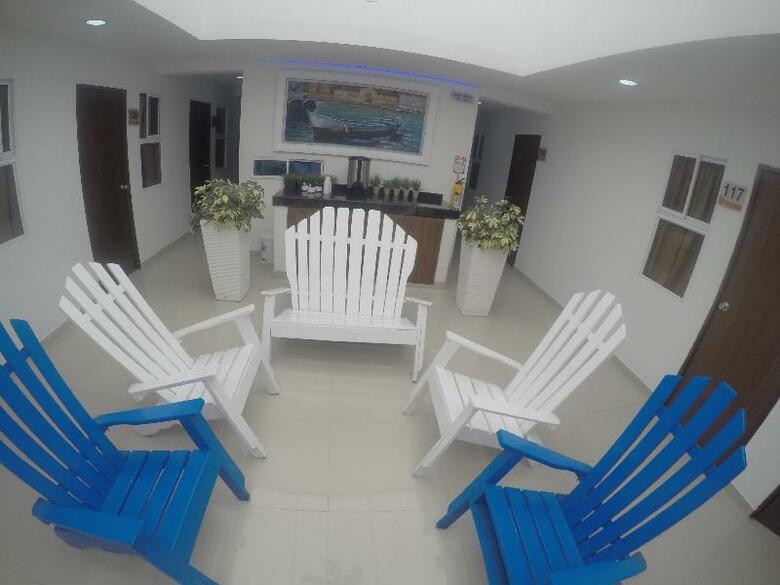 Azu�n Suites Hotel