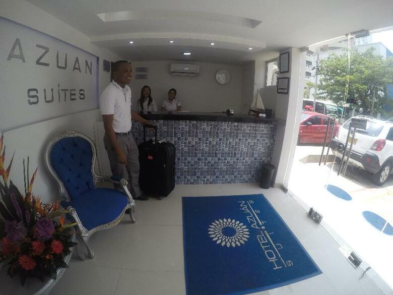 Azu�n Suites Hotel