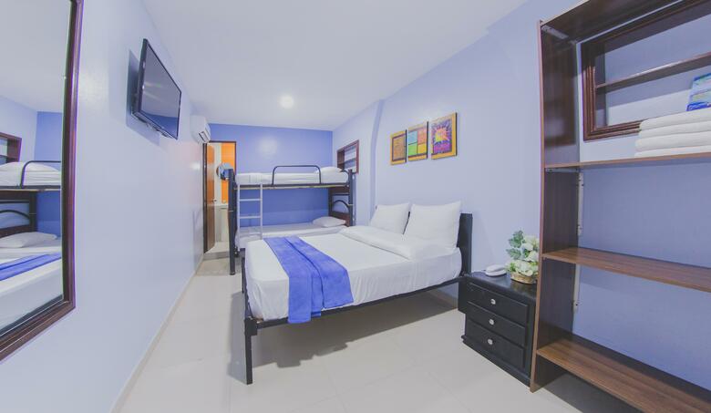 Azu�n Suites Hotel