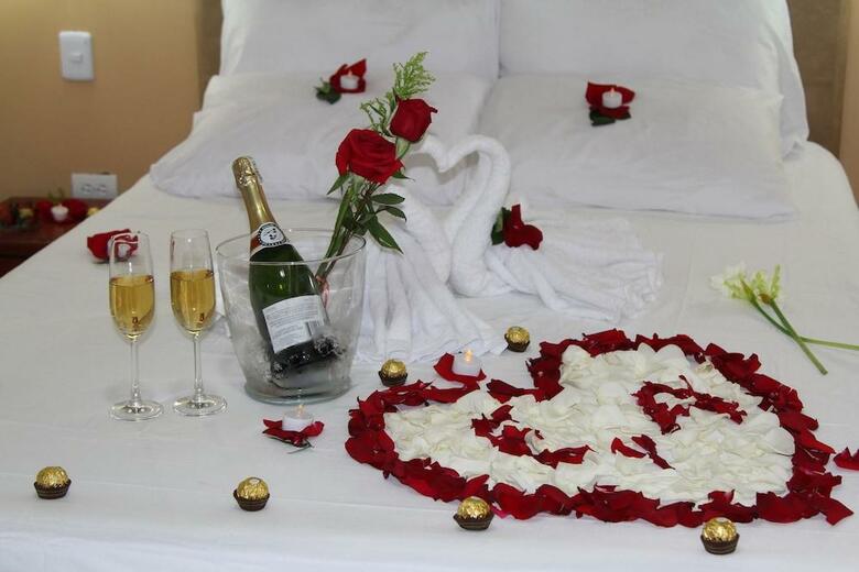 Azu�n Suites Hotel