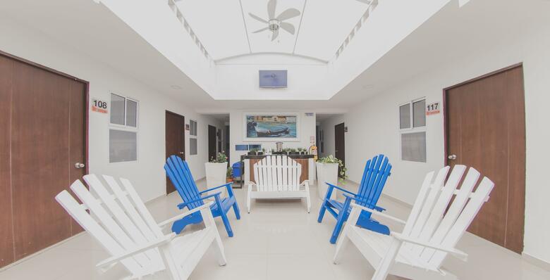 Azu�n Suites Hotel