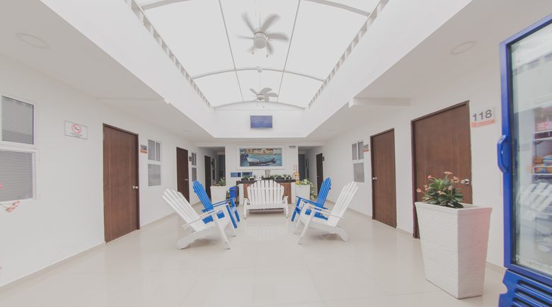 Azu�n Suites Hotel