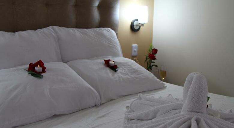Azu�n Suites Hotel