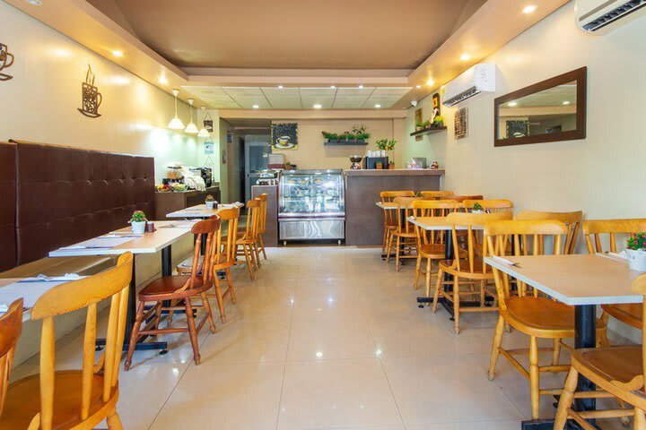 Azu�n Suites Hotel
