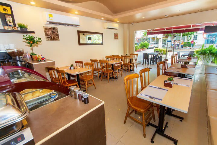 Azu�n Suites Hotel