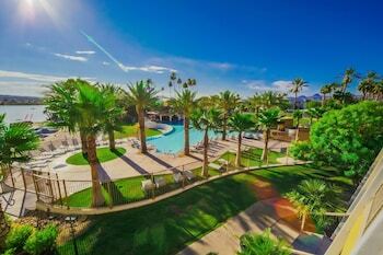 Hotel The Nautical Beachfront Resort