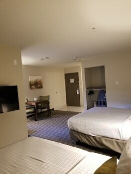 Hotel Quality Inn & Suites At Metro Center