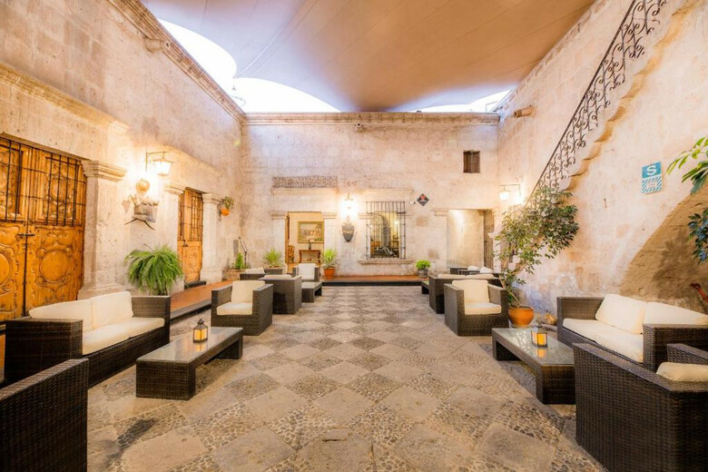 Hotel Los Tambos Colonial