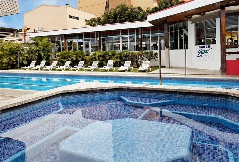 Hotel Crowne Plaza Corobici
