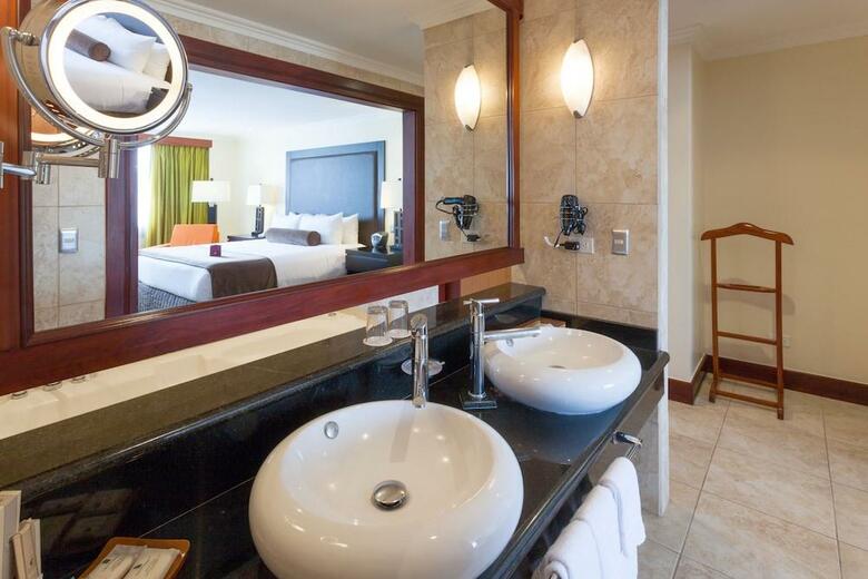 Hotel Crowne Plaza Corobici