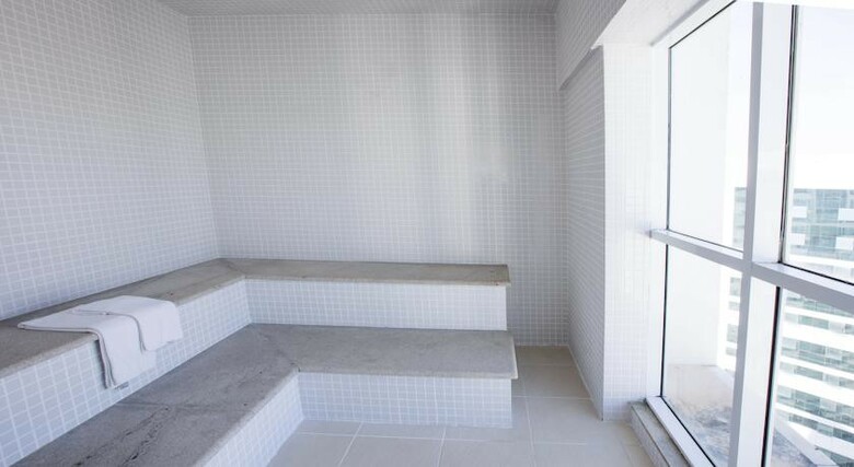 Hotel Saint Moritz Hplus Express