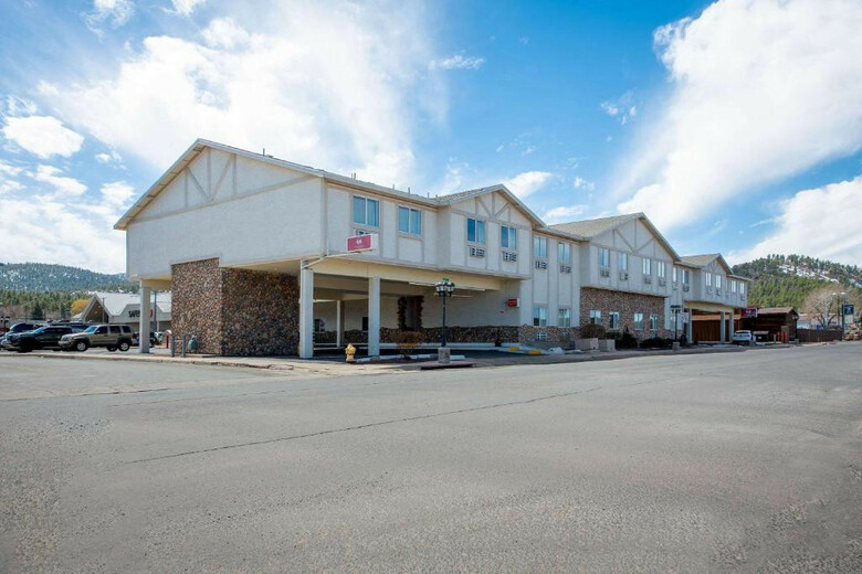 Motel Clarion Pointe - Near Grand Canyon
