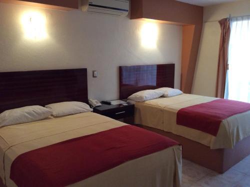 Hotel La Media Luna Inn