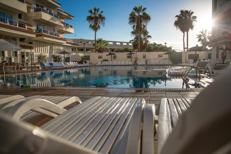 Oro Blanco Apartments