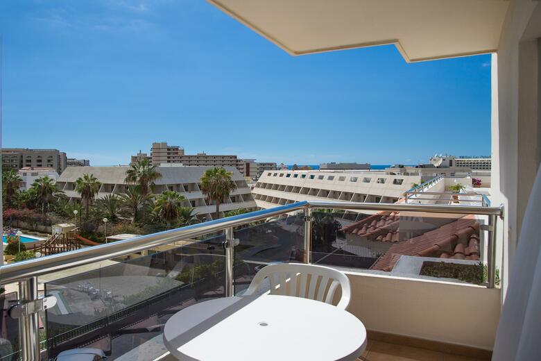Oro Blanco Apartments