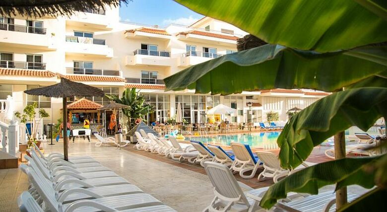 Oro Blanco Apartments