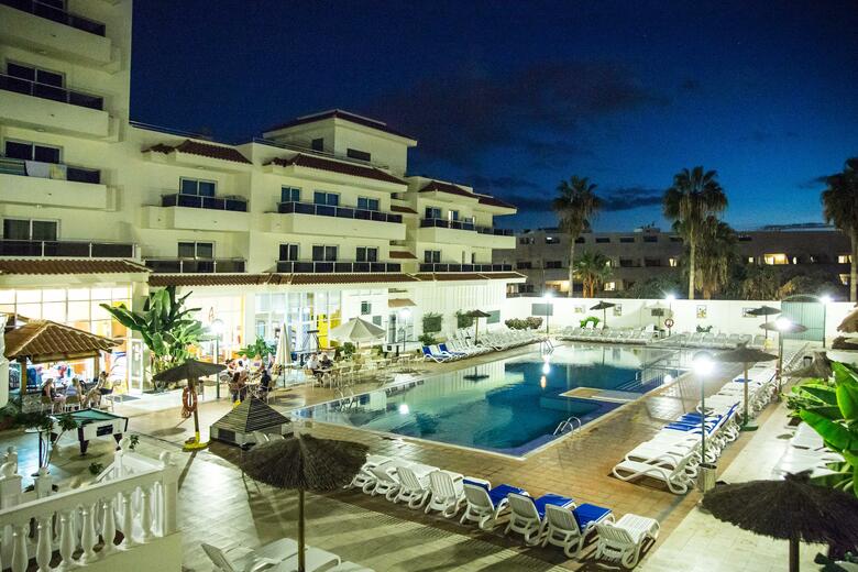 Oro Blanco Apartments