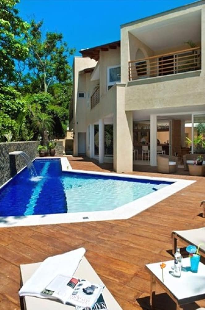 Abayomi Hotel