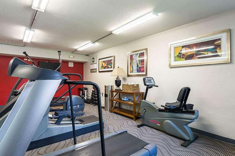 Hotel Clarion Inn & Suites