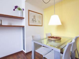 Inside Barcelona Apartments Mercat