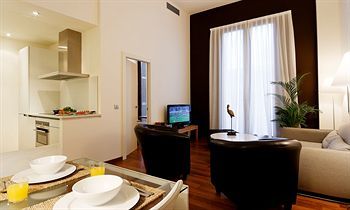 Inside Barcelona Apartments Mercat