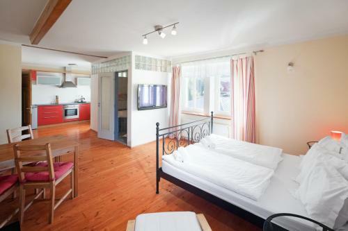 Pytloun Travel Hotel