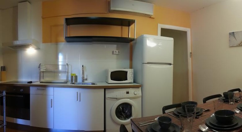 Diagonal Apartments