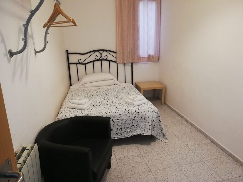 Hostal River