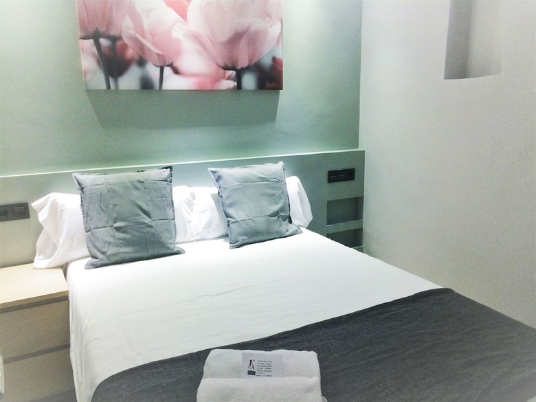 Hostal Barcelona Fifteen Luxury Hostel