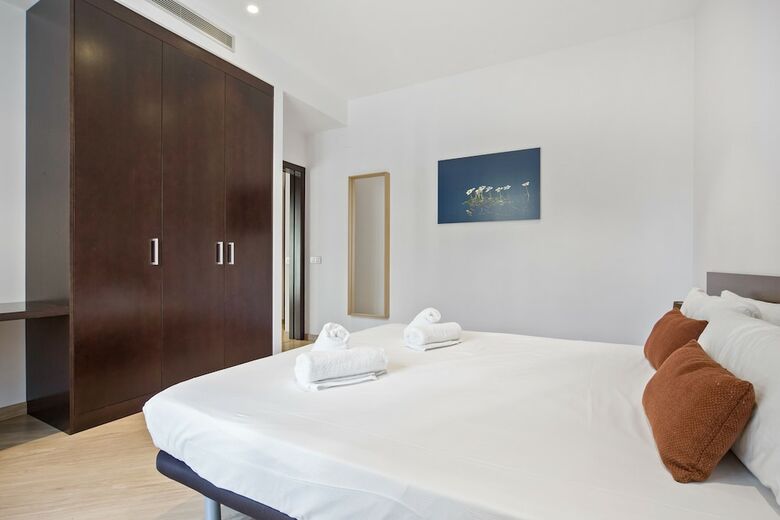 Fisa Rentals Gran Via Apartments
