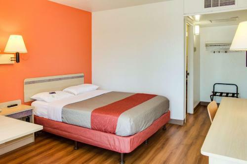 Motel 6 Bakersfield South