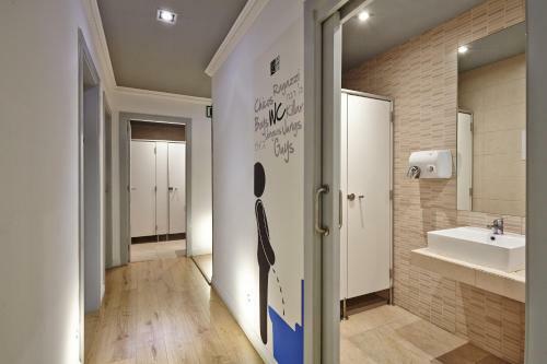 Black Swan Hostel