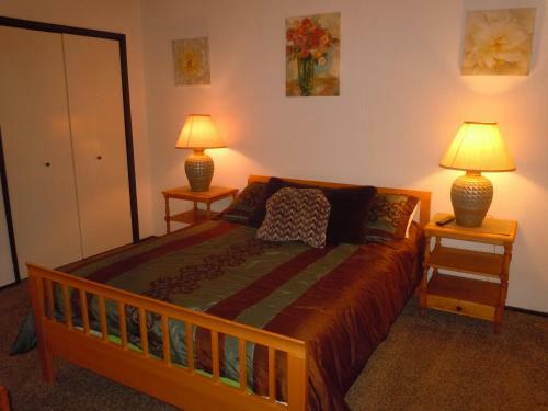 Two-bedroom Plus Den Deluxe Unit #120 By Escape For All Seasons