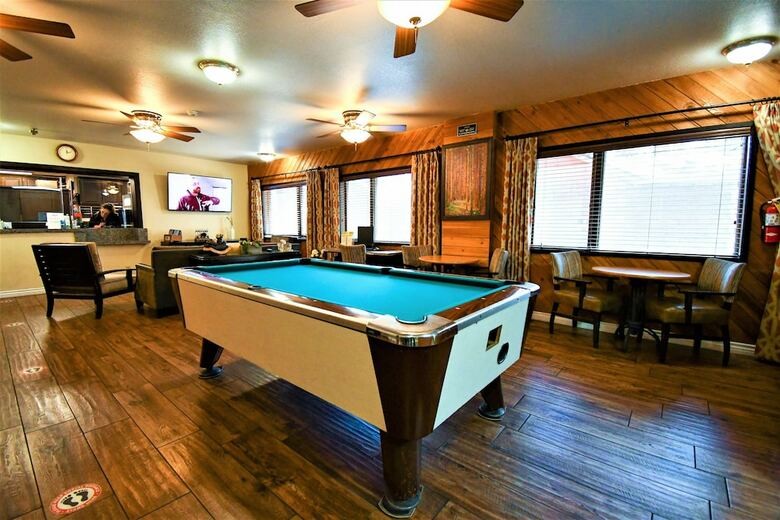 Hotel Snow Lake Lodge
