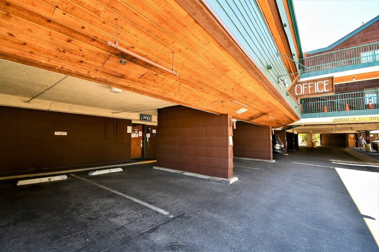 Hotel Snow Lake Lodge