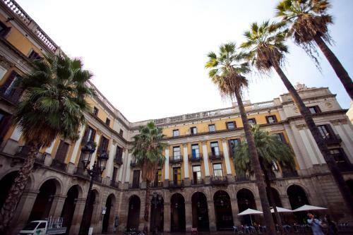 Ramblas Apartments