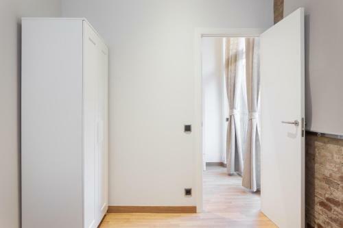 Bcn Whynot Fira Apartments