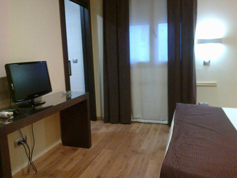 Hostal Hotel Anabel Baza