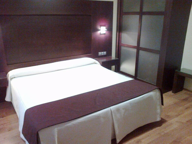 Hostal Hotel Anabel Baza