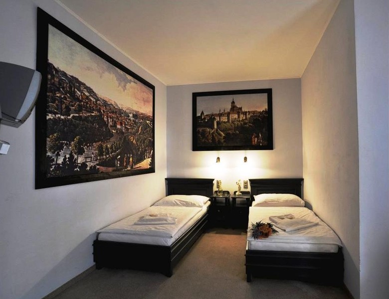 U Cervene Zidle - Red Chair Hotel
