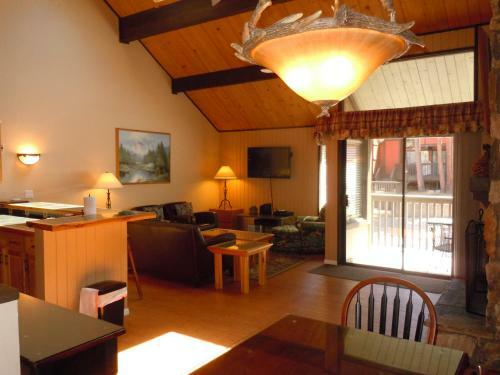 Two-bedroom Plus Den Premier Unit #30 By Escape For All Seasons
